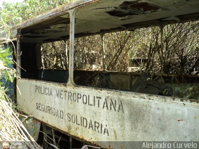En Chiveras Abandonados Recuperaci�n Ikarus de la Policia Metropolitana por Alejandro Curvelo