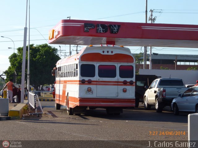 Particular o Desconocido 05 por Aly Baranauskas