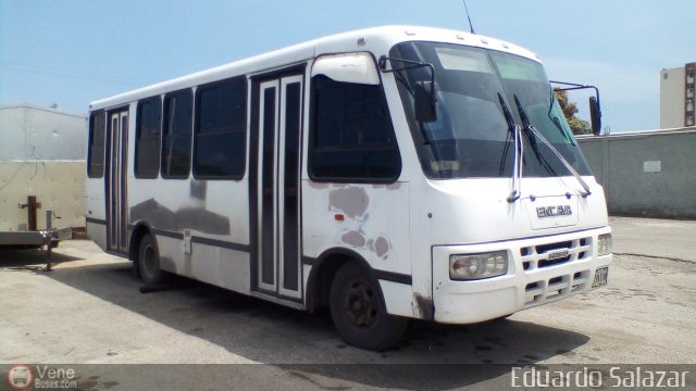 Particular o Desconocido 0010 por Eduardo Salazar