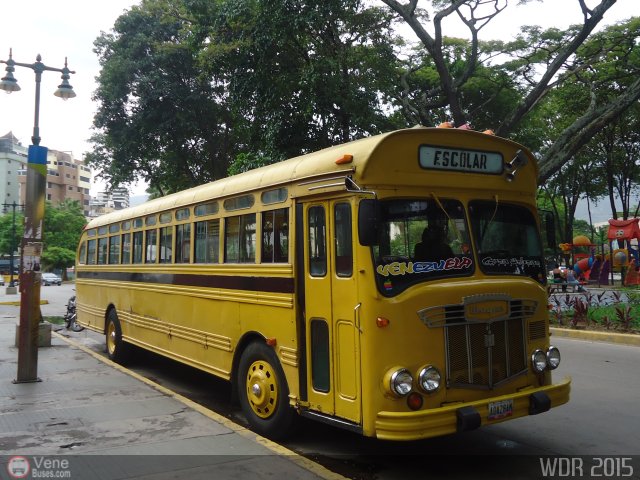 Universitarios y Escolares CDL-02 por Waldir Mata