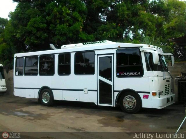 Particular o Desconocido 02800 por Kevin Mora