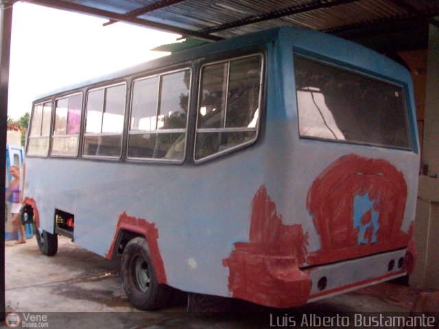 En Chiveras Abandonados Recuperaci�n 169A por Alberto Bustamante