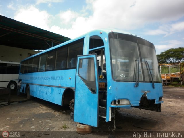 En Chiveras Abandonados Recuperaci�n 6100 por Aly Baranauskas