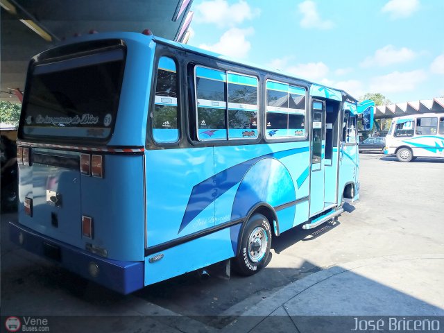 L�nea Crist�bal Mendoza 061 por Jos� Brice�o