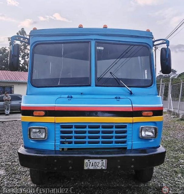 Particular o Desconocido NOSE por Yenderson Cepeda