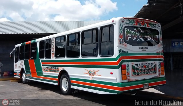 Transporte El Esfuerzo 34 por Gerardo Rond�n
