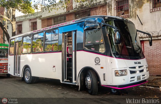 Organizaciones Unidas de C. Caracas - La Guaira 252 por Vctor Barrios