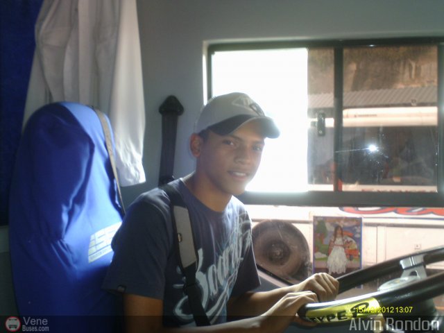 Nuestra gente Alvin por Alvin Rond�n