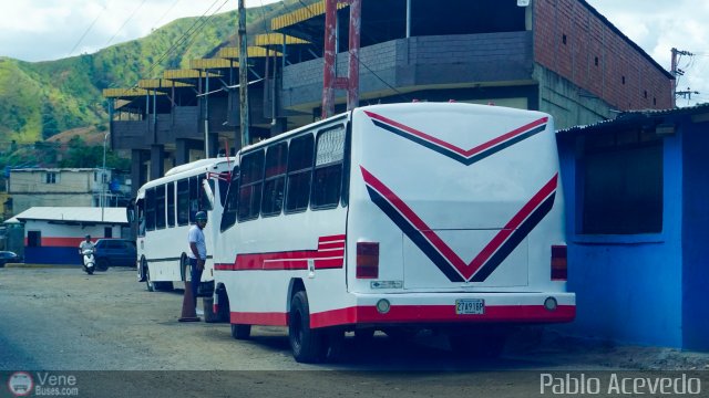 Particular o Desconocido Morros por Pablo Acevedo