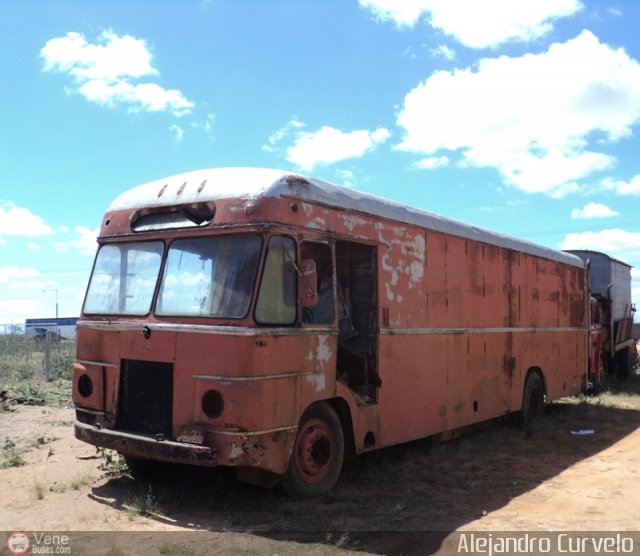 En Chiveras Abandonados Recuperaci�n VOLVO  por Alejandro Curvelo