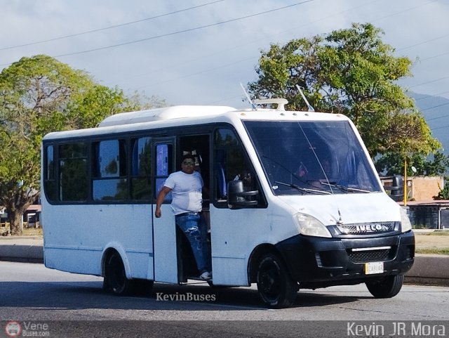 Particular o Desconocido 002 por Kevin Mora