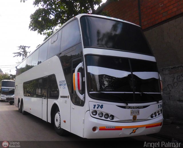 Cruceros Oriente Sur 174 por Waldir Mata