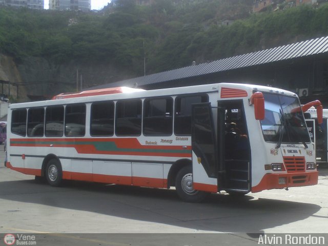 Transporte El Esfuerzo 52 por Alvin Rond�n