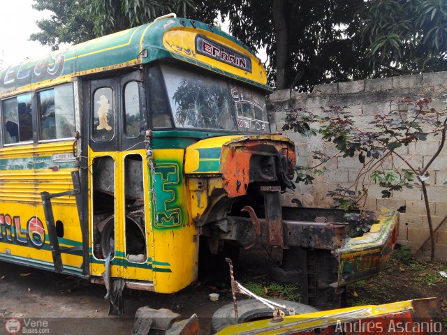 En Chiveras Abandonados Recuperaci�n 45 por Andr�s Ascanio