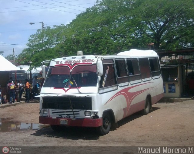 Particular o Desconocido 01 por Manuel Moreno