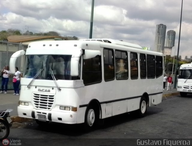 Particular o Desconocido GF01 por Gustavo Figueroa