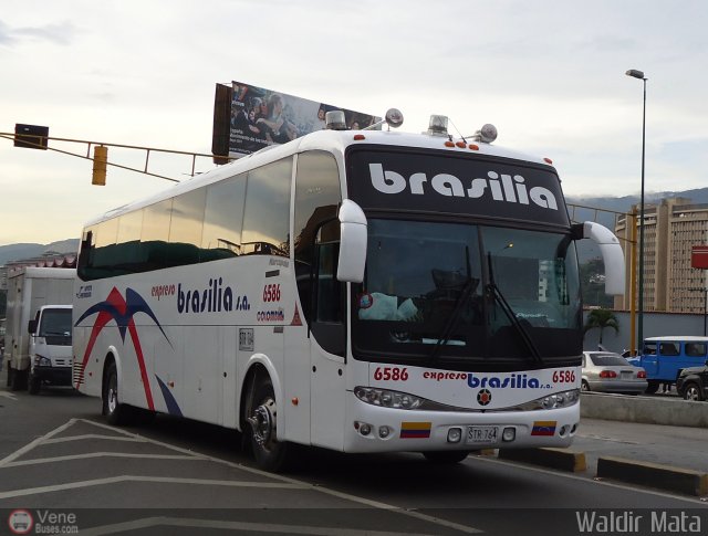 Expreso Brasilia 6586 por Waldir Mata