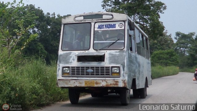 Particular o Desconocido 05 por Leonardo Saturno