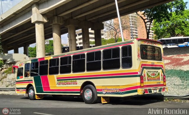 Cooperativa Canaima 24 por Alvin Rond�n