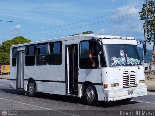 Particular o Desconocido 00003 por Kevin Mora