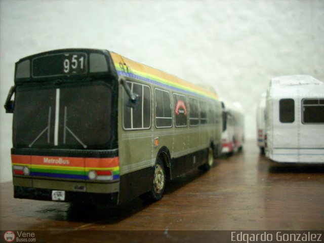 Maquetas y Miniaturas 951 por Edgardo Gonz�lez