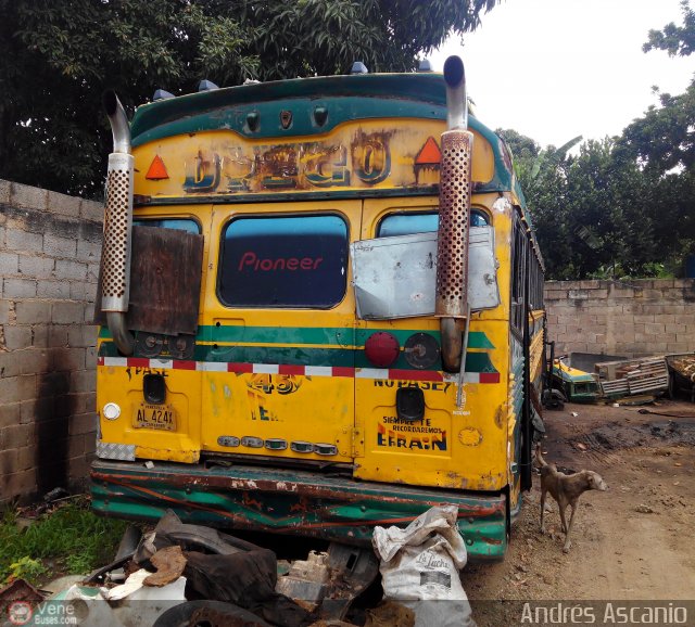 En Chiveras Abandonados Recuperaci�n 45 por Andr�s Ascanio