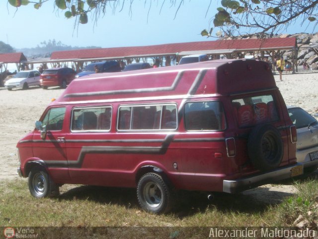 Particular o Desconocido 0213 por Alexander Maldonado