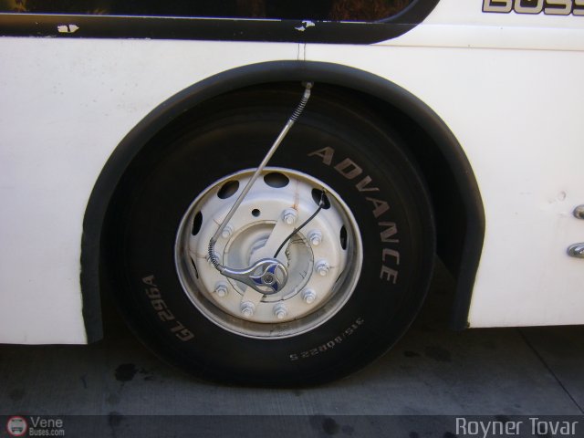 Particular o Desconocido 016 por Royner Tovar