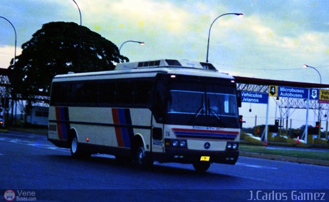 Particular o Desconocido 24 por Pablo Acevedo