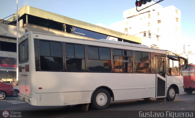 Particular o Desconocido 999 por Gustavo Figueroa