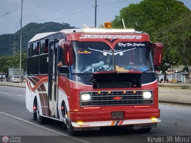 LA - Lara Uno 976 por Kevin Mora