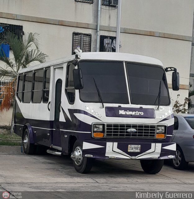 Particular o Desconocido 00000 por Kimberly Guerrero