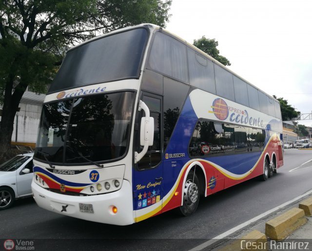 Expresos Occidente 037 por C�sar Ram�rez