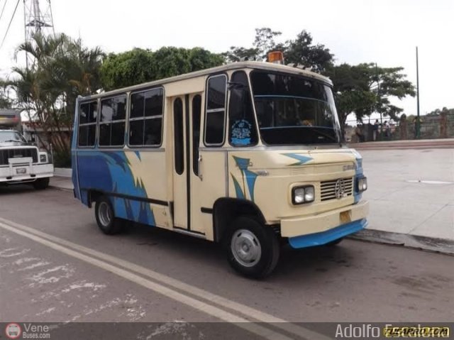 MI - Uni�n Circunvalaci�n Los Teques 040 por Adolfo Escalona