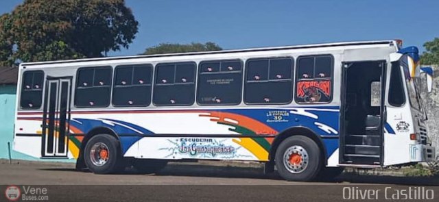 Expresos La Popular 30 por Oliver Castillo