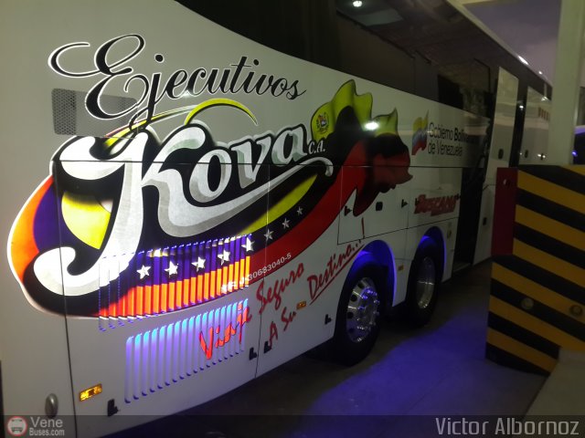 Ejecutivos Kova 031 por Victor Albornoz