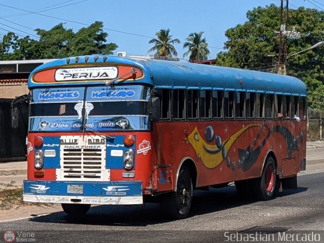 Colectivos Perij� 83 por Sebasti�n Mercado