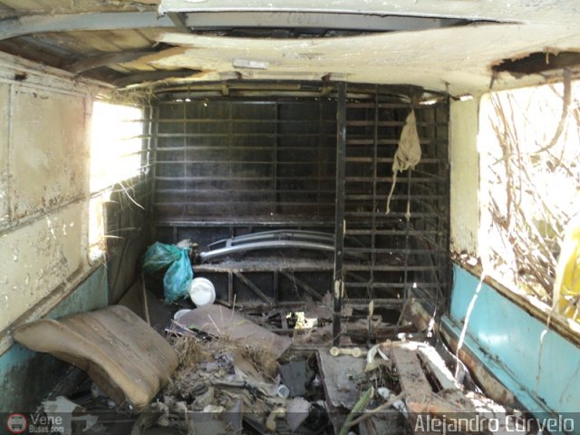 En Chiveras Abandonados Recuperaci�n Ikarus de la Policia Metropolitana  por Alejandro Curvelo