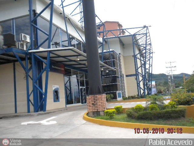 Garajes Paradas y Terminales San-Cristobal por Pablo Acevedo