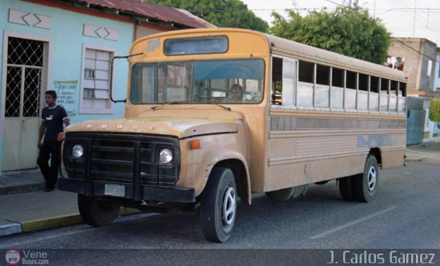 Universitarios y Escolares E00 por Pablo Acevedo