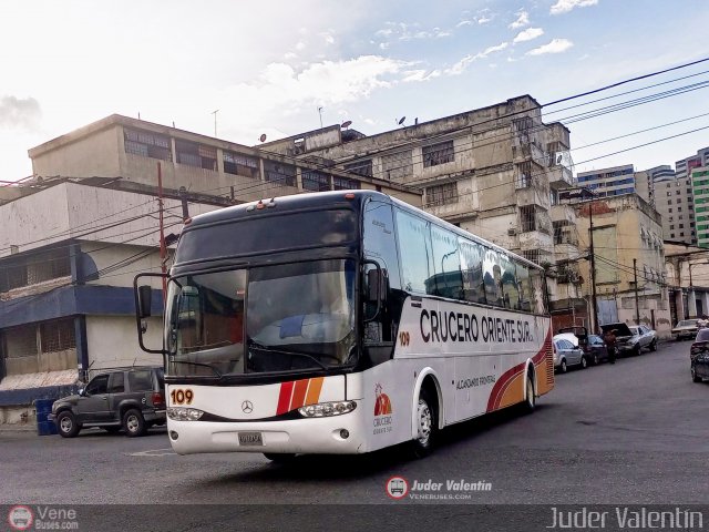 Cruceros Oriente Sur 109 por Juder Valent�n