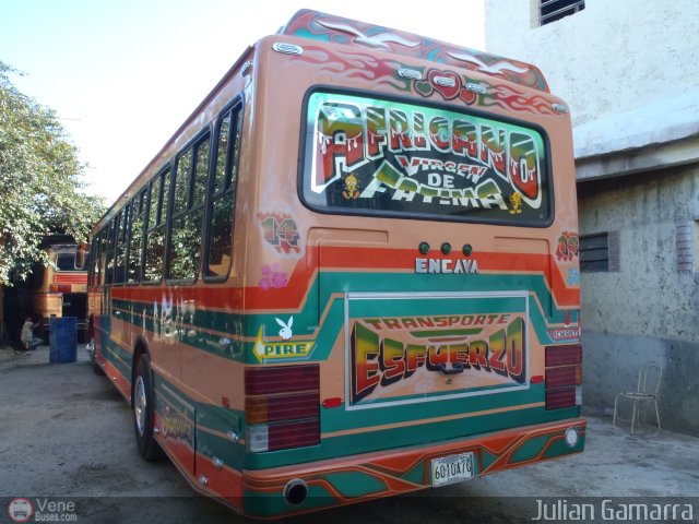 Transporte El Esfuerzo 14 por Julian Gamarra