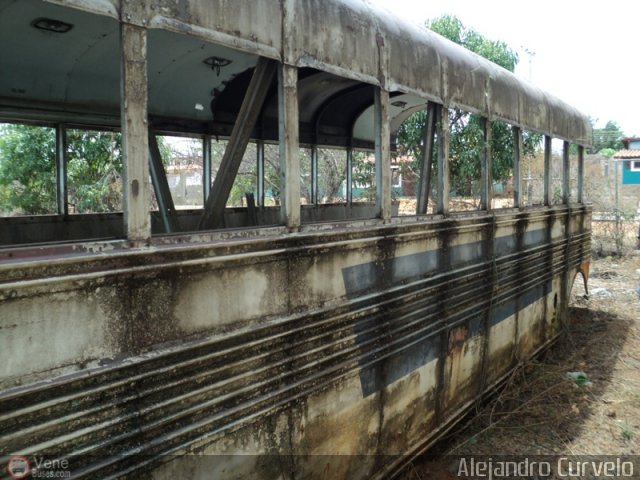 En Chiveras Abandonados Recuperaci�n 1020 por Alejandro Curvelo