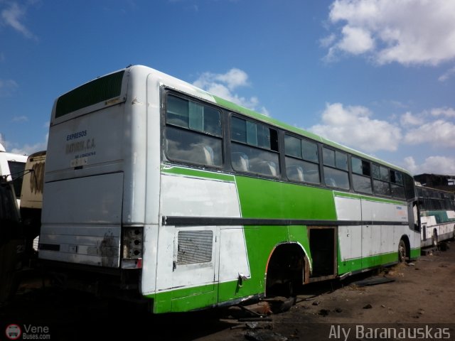 En Chiveras Abandonados Recuperaci�n 140 por Aly Baranauskas