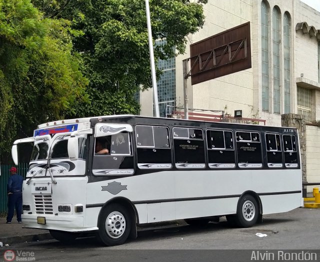 L�nea Las Mercedes 12 por Alvin Rond�n