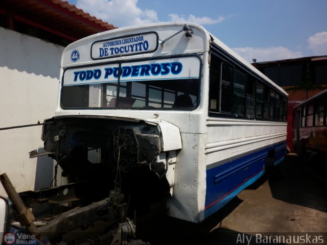 En Chiveras Abandonados Recuperaci�n 44 por Aly Baranauskas