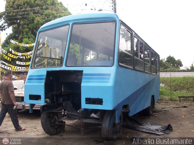 En Chiveras Abandonados Recuperaci�n 169A por Alberto Bustamante