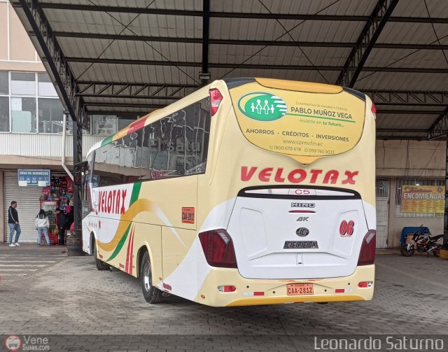 Particular o Desconocido 06 por Leonardo Saturno