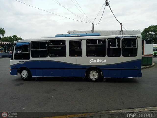 L�nea 1ero de Octubre 002 por Jos� Brice�o