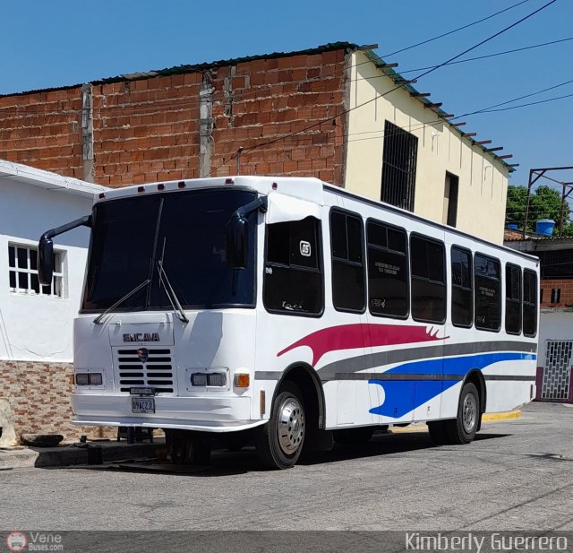 Particular o Desconocido 05 por Kimberly Guerrero